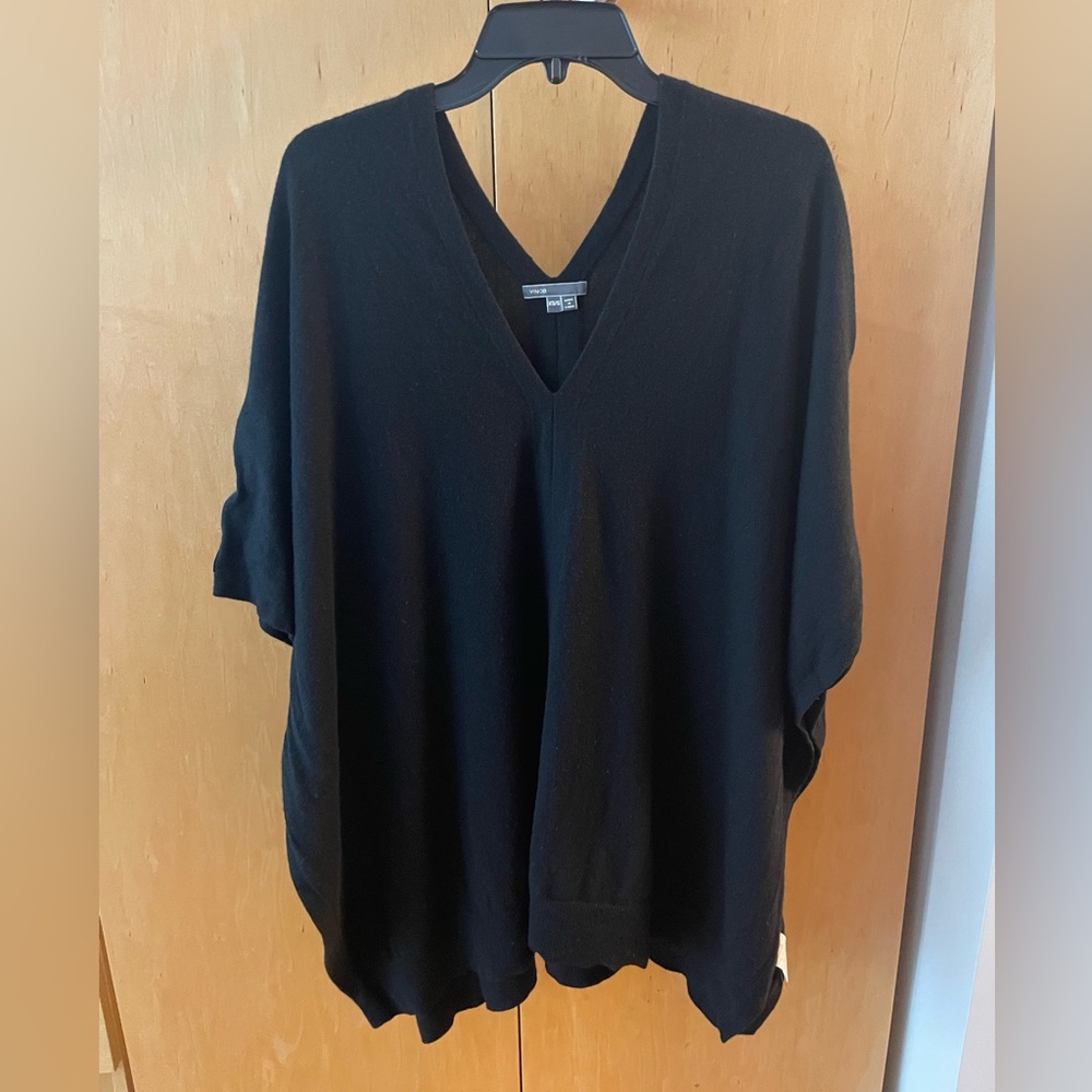 Vince cashmere poncho. Black with arm holes. Size XS/S. Very good condition.